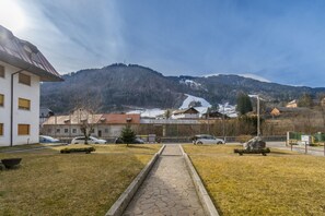 Parking - GuestHost - Modern APT just 2 steps from the Ciclovia! x3 (Tarvisio)