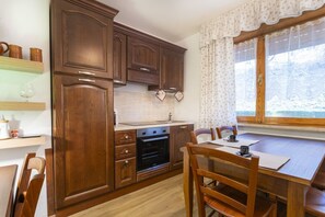 Kühlschrank, Ofen, Herdplatte