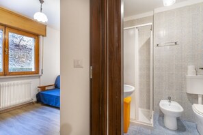 Dusche, Haartrockner, Bidet