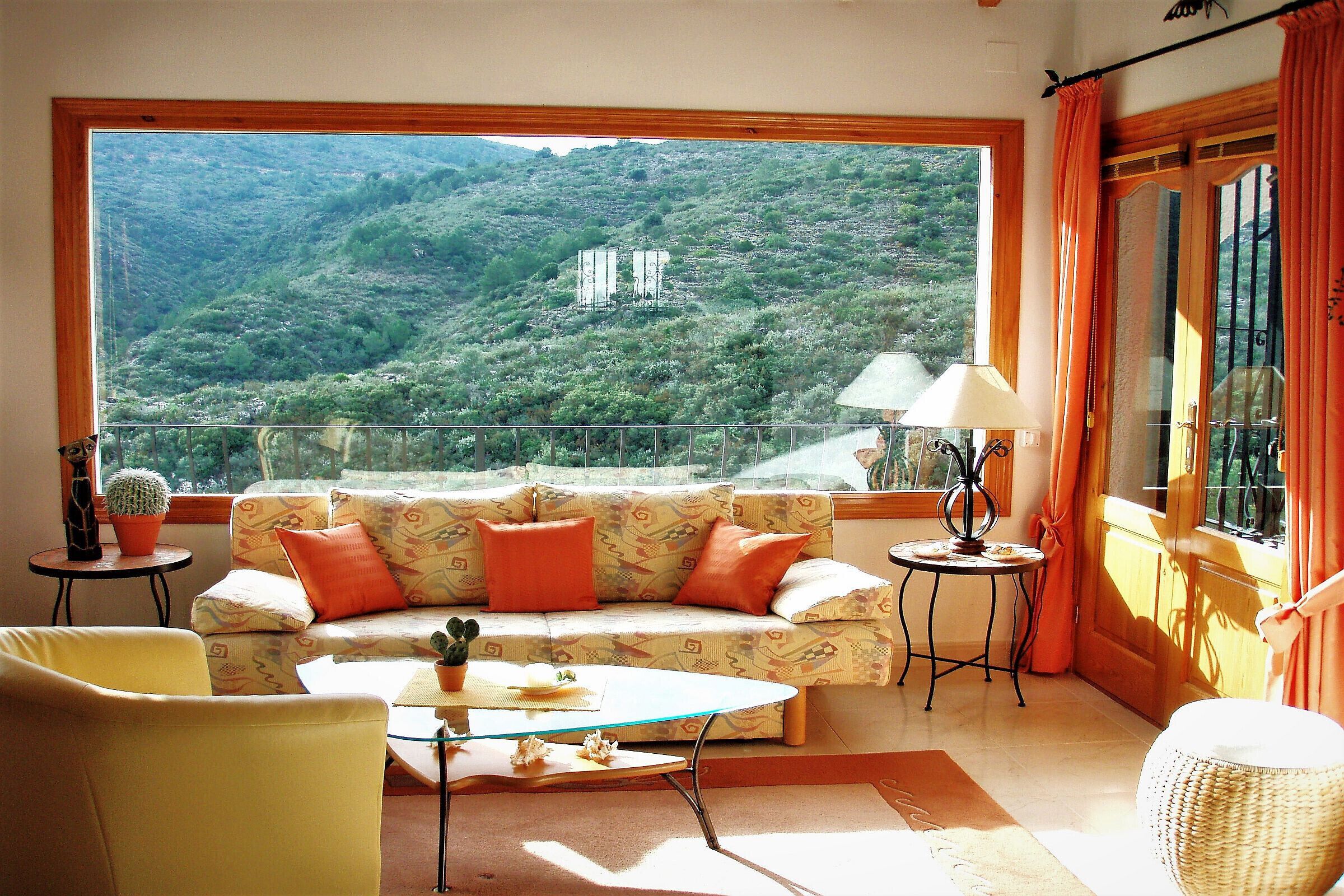 Fernseher, Kamin, DVD-Player