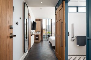 客房, 1 張特大雙人床, 無障礙 | 獨特設計、獨特裝修、手提電腦工作空間、隔音