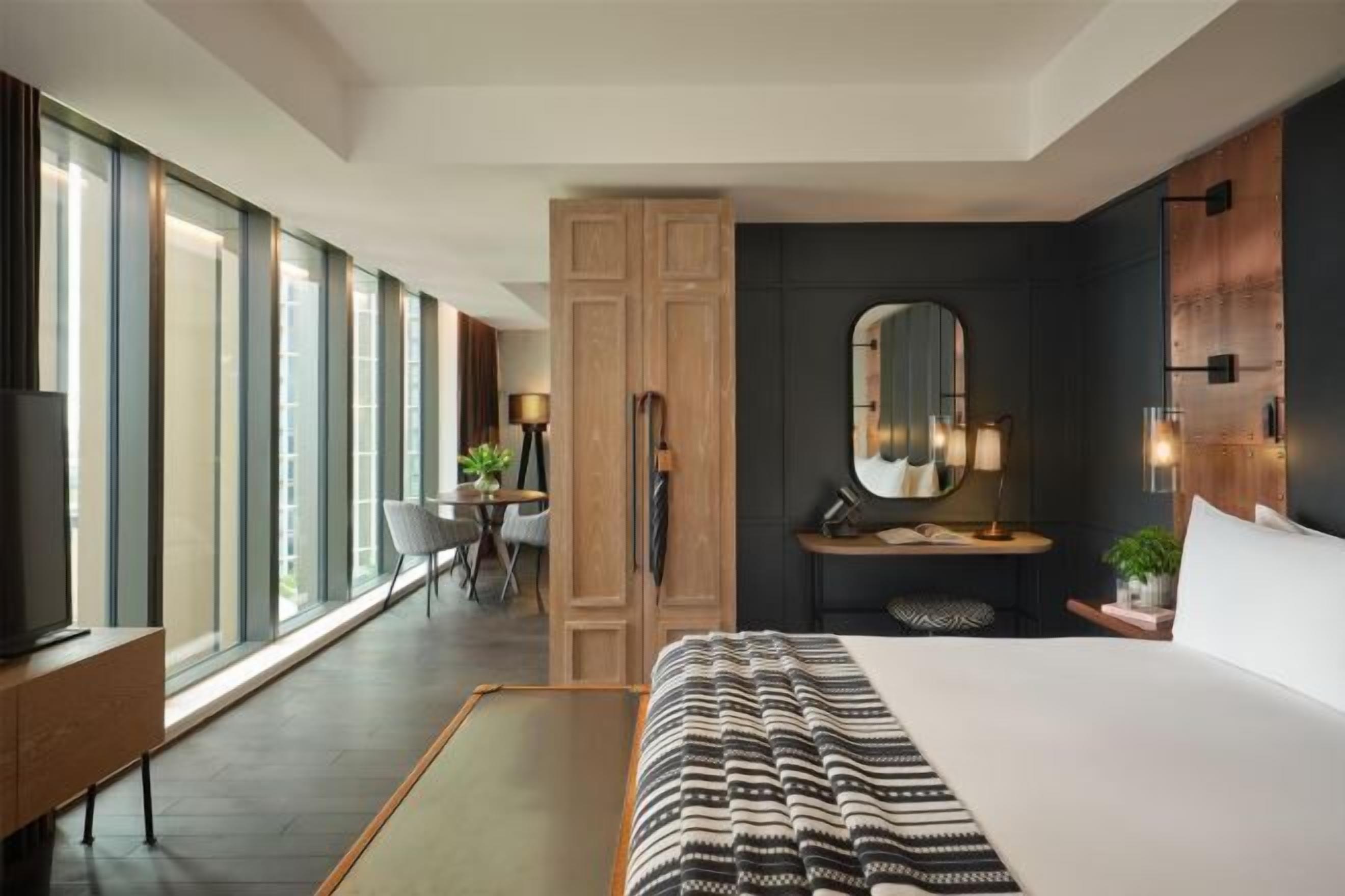 각각 다른 스타일의 인테리어, 각각 다르게 가구 비치, 노트북 작업 공간, 방음 설비