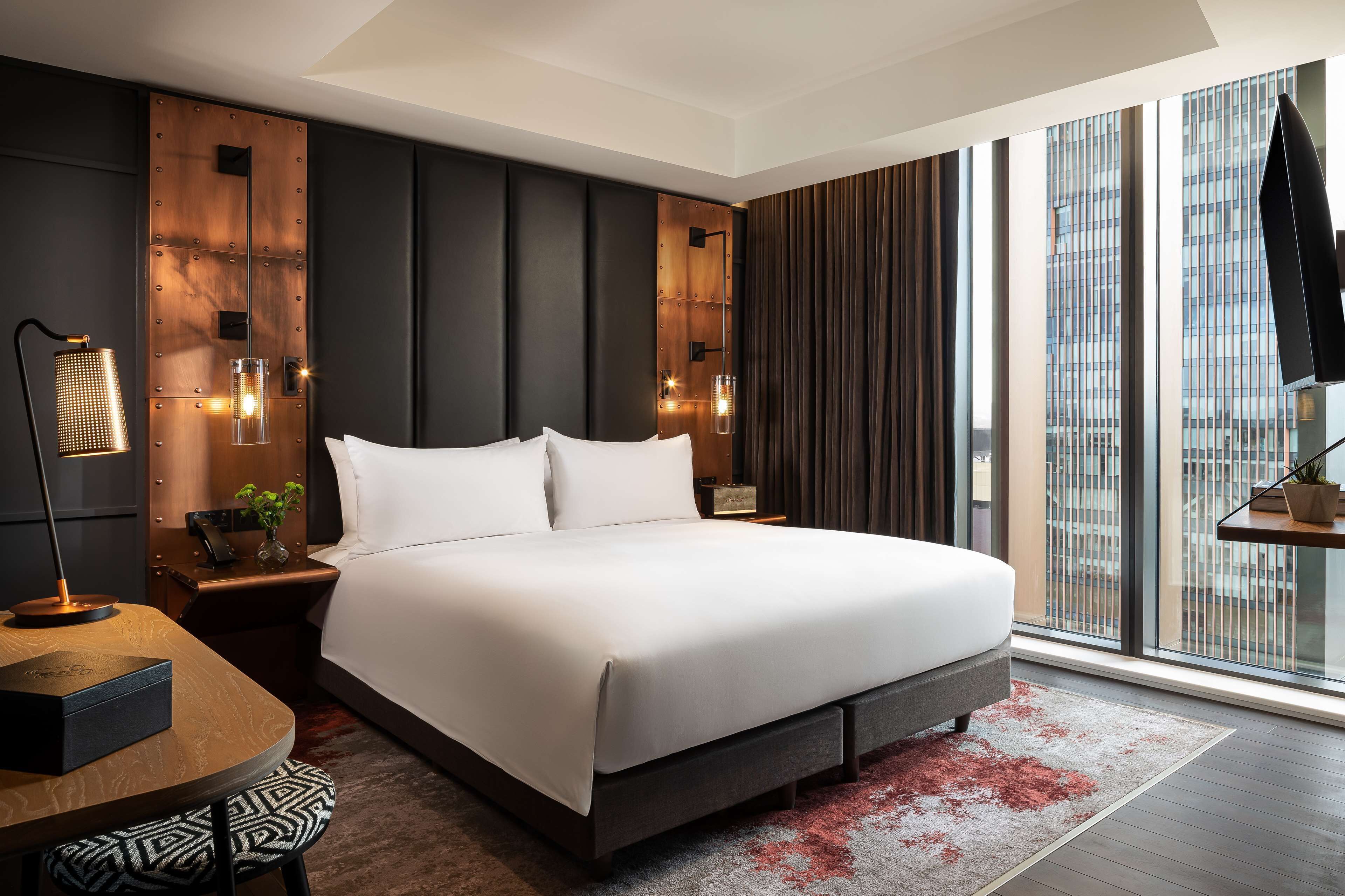 suite (gantry) | 1 bedroom, individually decorated, individually furnished