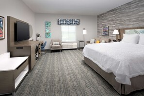 In-room safe, desk, laptop workspace, free cots/infant beds - Hampton Inn Boston Logan Airport Chelsea (Chelsea)