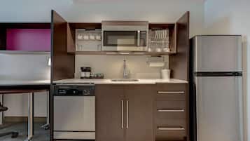 Studio, 2 Queen Beds, Non Smoking | Private kitchen | Coffee/tea maker