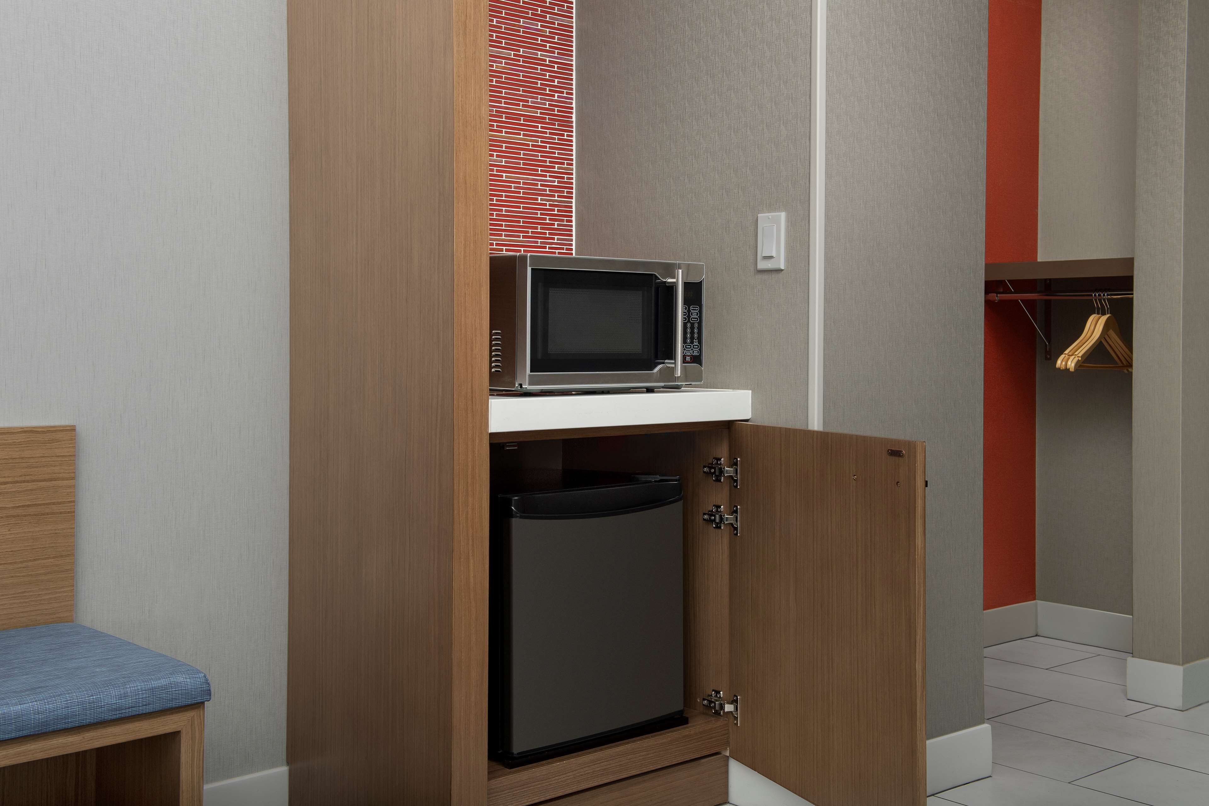 in-room safe, desk, laptop workspace, blackout curtains