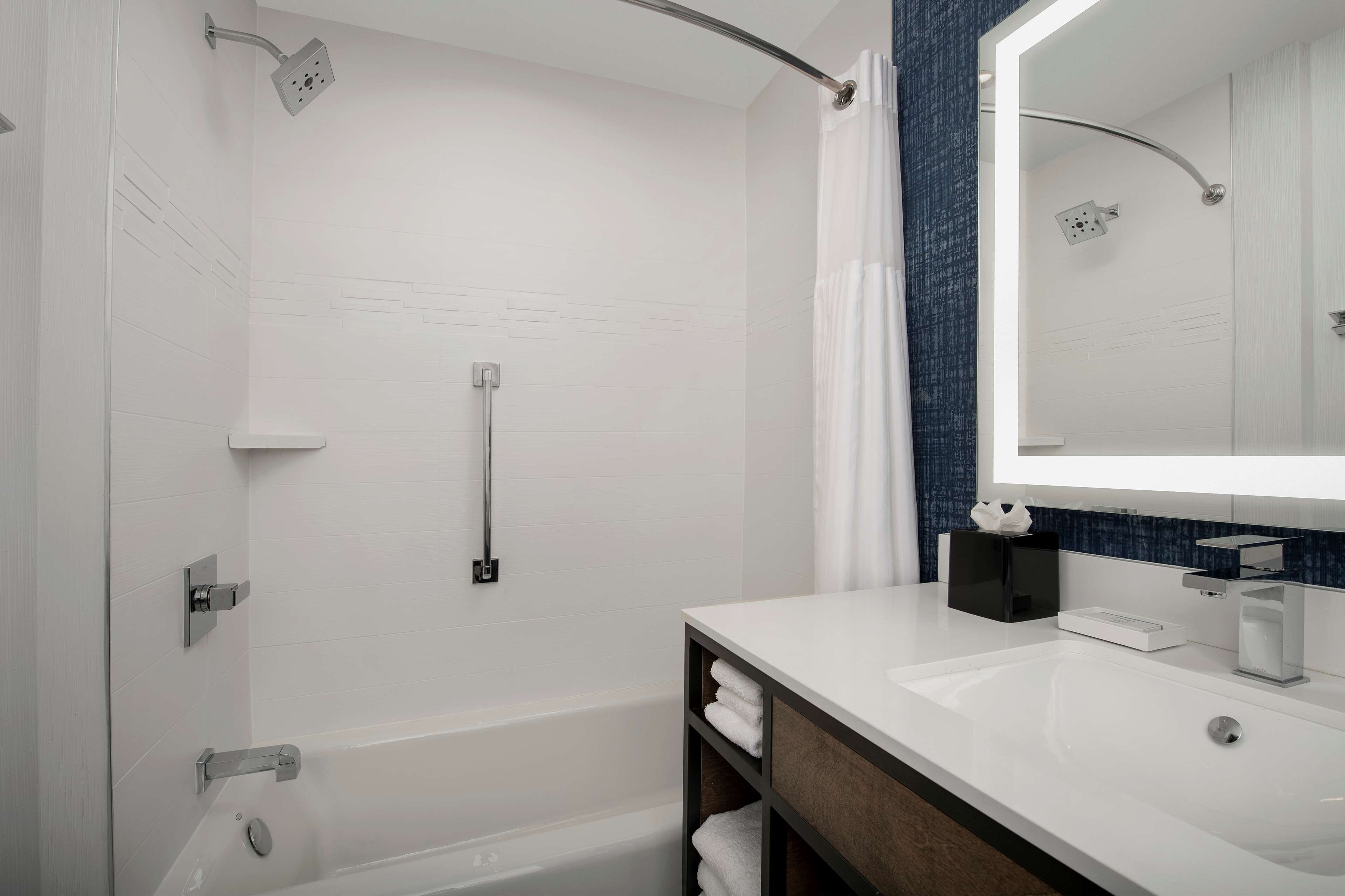 room, 2 queen beds, bathtub | bathroom | hydromassage showerhead, towels