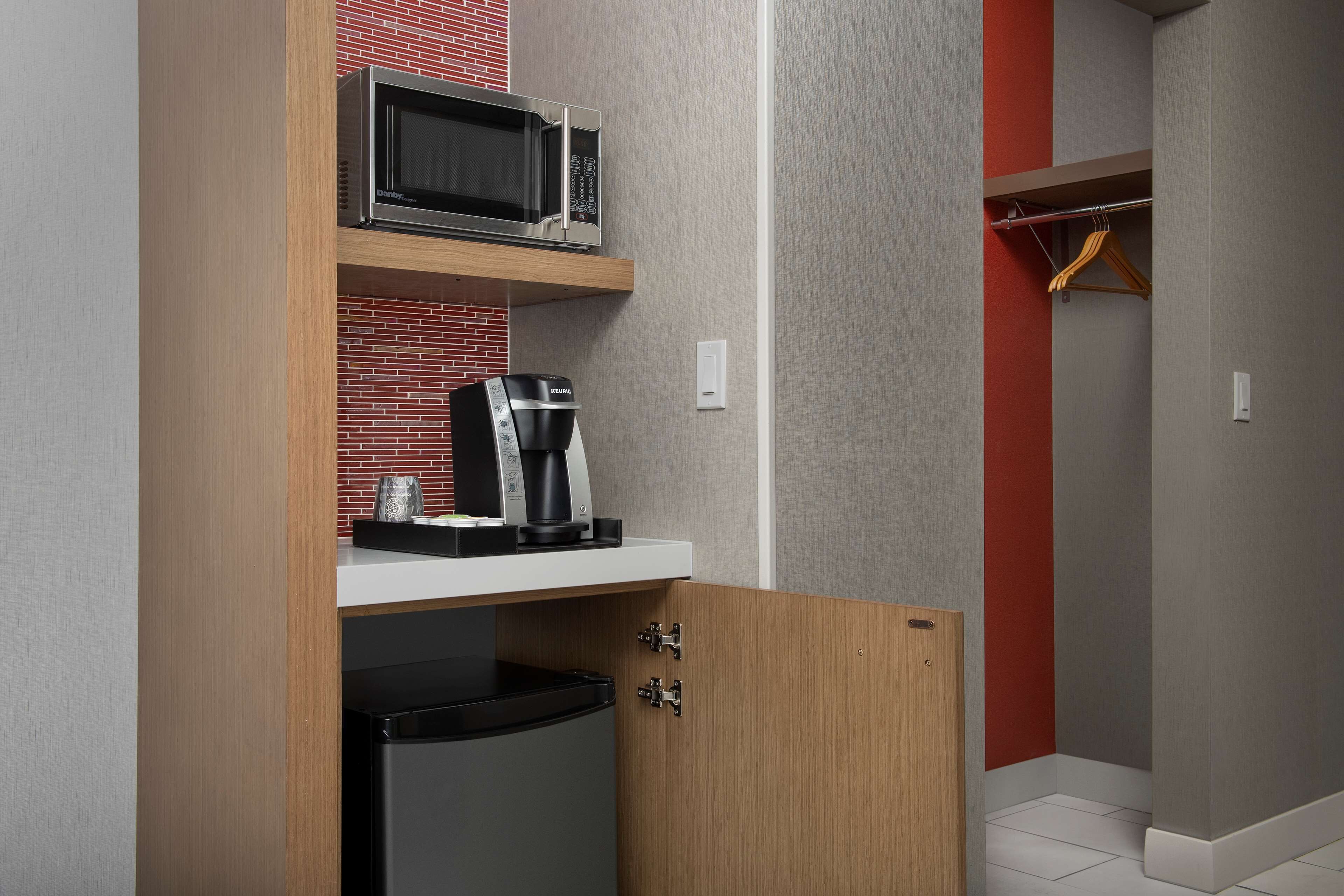 in-room safe, desk, laptop workspace, blackout curtains