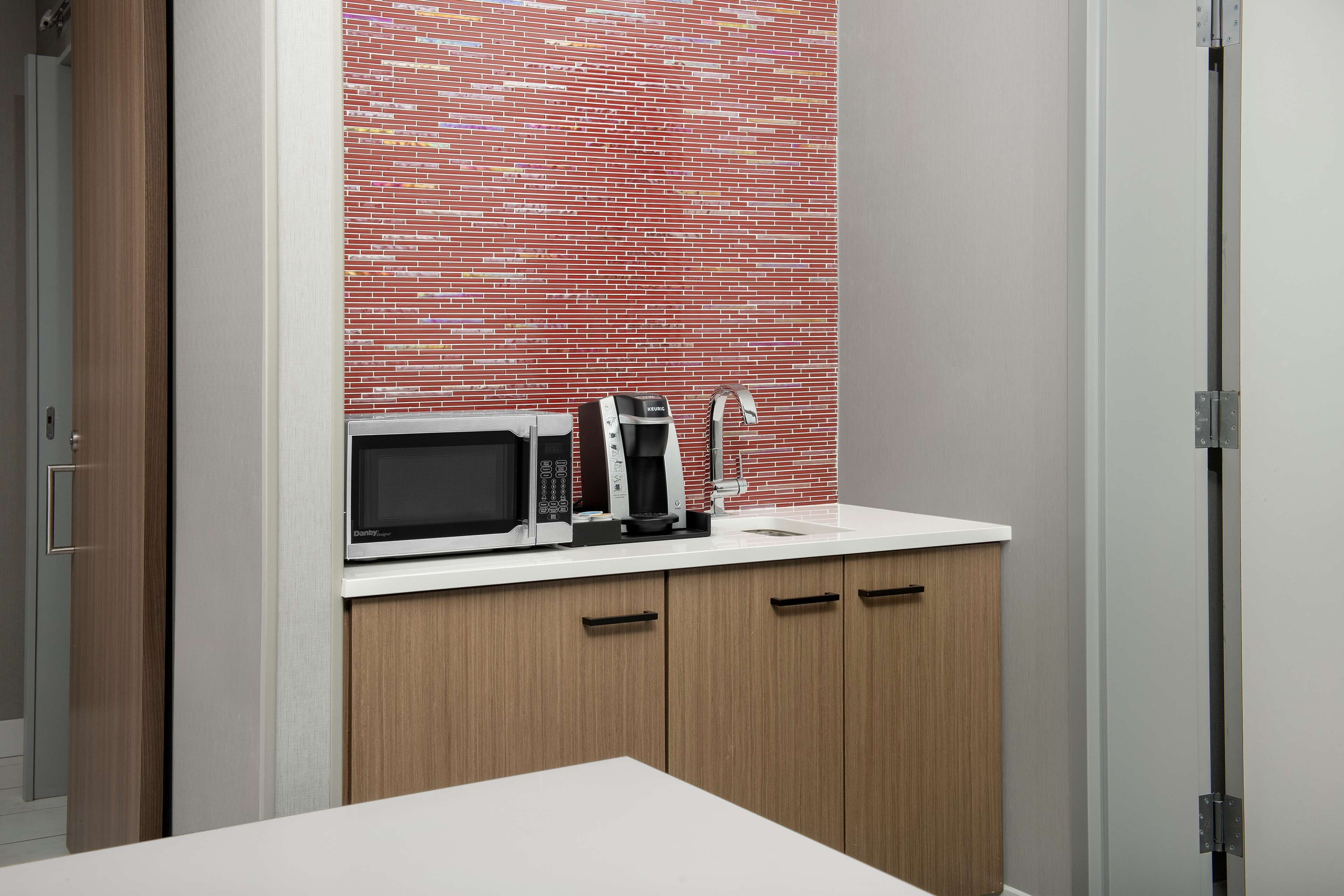 in-room safe, desk, laptop workspace, blackout curtains