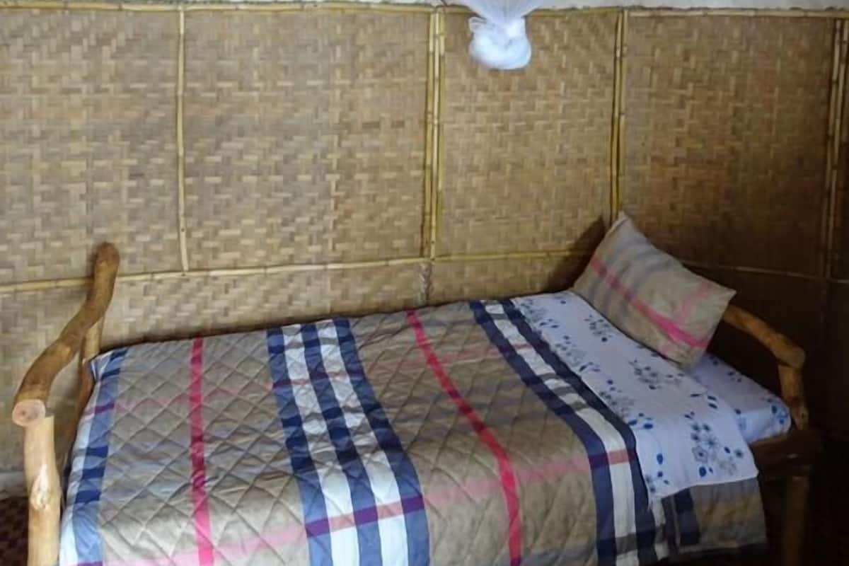 Traditional Single Room | Iron/ironing board, bed sheets