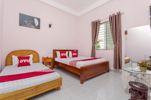 Superior Triple Room | Free WiFi, bed sheets - OYO 962 Tulip Motel (Da Nang)