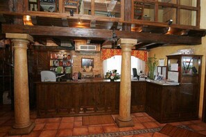 Daily continental breakfast (EUR 3.3 per person)