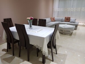 Dining - do not pass by well located for business or pleasure trips. (Cheraga)