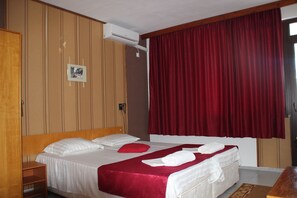 8 bedrooms, WiFi, bed sheets - Holiday house Yankov's House (Sozopol)