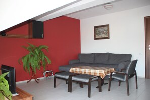 TV - Holiday house Yankov's House (Sozopol)
