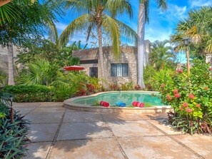 Outdoor pool - Relax + Attention to Detail = Casa 411 (Centro)
