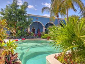 Outdoor pool - Relax + Attention to Detail = Casa 411 (Centro)