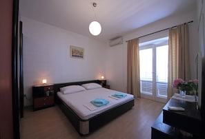 Apartment, 3 Bedrooms, Terrace | 3 bedrooms, free WiFi, bed sheets
