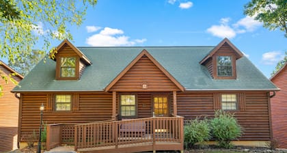 Ozarks Oasis 4 Bedroom Cabin by RedAwning