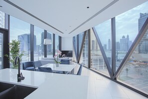 Flat-screen TV - Maison Privee Marquise Square (Dubai)