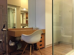 Dusche, Haartrockner, Bidet, Handtücher