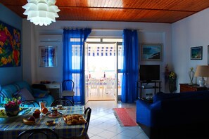 TV - Villa Clara a few steps from the sea, for 6 people! (JOPPOLO)