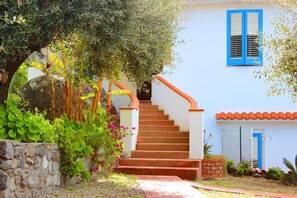 Exterior detail - Villa Clara a few steps from the sea, for 6 people! (JOPPOLO)