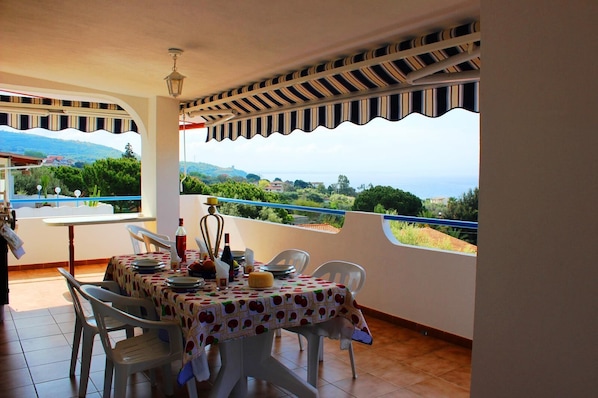 Outdoor dining - Villa Clara a few steps from the sea, for 6 people! (JOPPOLO)