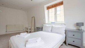 Apartment (2 Bedrooms) | 2 bedrooms, iron/ironing board, free WiFi, bed sheets - Modern and Central 2 Bedroom Minutes From Euston Station (London)