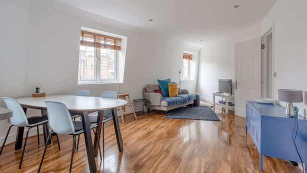 Apartment (2 Bedrooms) | Living room | 20-inch TV with digital channels - Modern and Central 2 Bedroom Minutes From Euston Station (London)