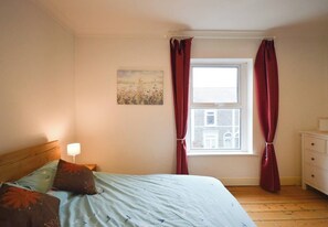 1 bedroom, bed sheets - Charming 1 Bedroom Home in St George (Bristol)