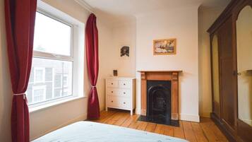 1 bedroom, bed sheets