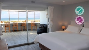 Apartment, 3 Bedrooms | 3 bedrooms, individually decorated, individually furnished, desk