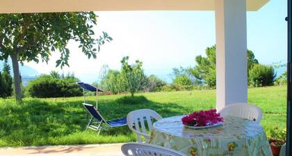 Villa Faro with a garden with a breathtaking view! 350m from the sea