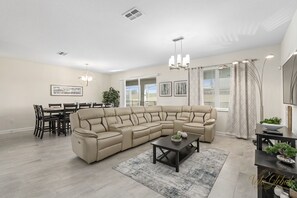 Téléviseur connecté, table de baby-foot