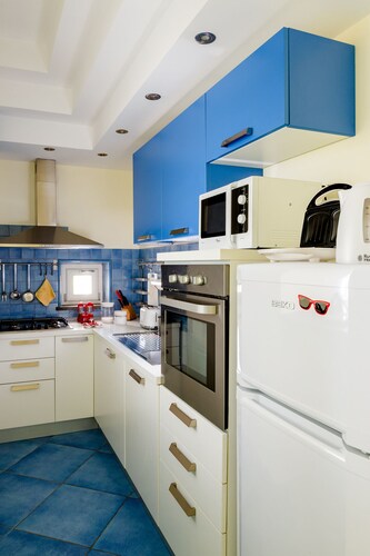 Modern Flat in historic building a few steps from the sea