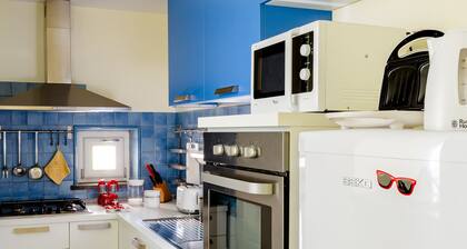 Modern Flat in historic building a few steps from the sea