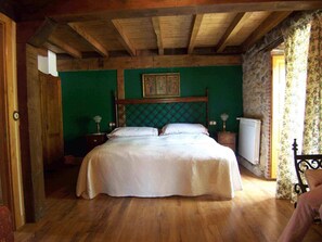 green bedroom - Quality house in Northen Spain, prefect to visist Cantabria coast and mountains (HIJAS, PUENTE VIESGO)