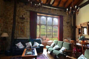 Living room - Quality house in Northen Spain, prefect to visist Cantabria coast and mountains (HIJAS, PUENTE VIESGO)