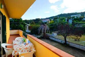 屋外ダイニングエリア