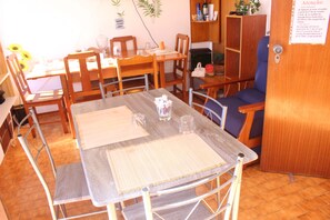 15 吋電視連數碼電視頻道