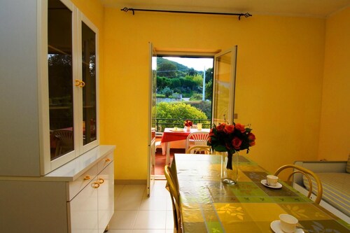 Sole apartment with sea and mountain views, free wi fi (n ° 6)