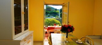 Enig Appartement met Uitzicht op Zee en Bergen (N ° 6)