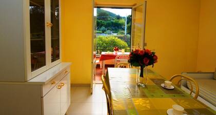 Sole apartment with sea and mountain views, free wi fi (n ° 6)