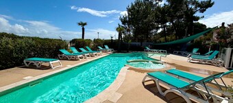 Apartment for 4 with terrace, garden, pool and beach access - Pets allowed