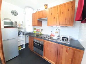 Micro-ondes, four, plaque de cuisson, lave-vaisselle