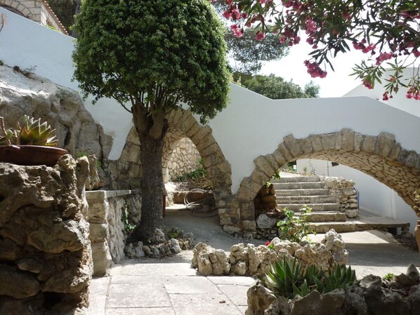 Enceinte de lâhĂ©bergement