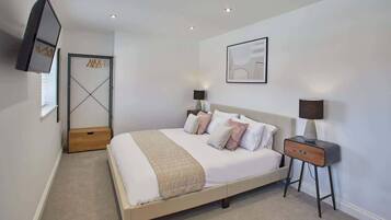 2 bedrooms, iron/ironing board, free WiFi, bed sheets