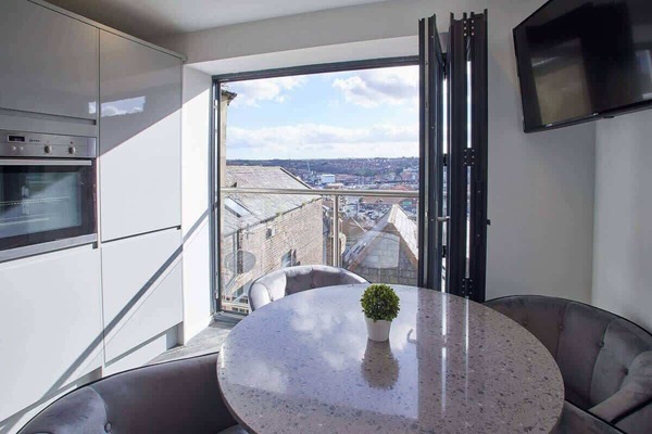 The View, Hudsons Yard House - Whitby, Host & Stay