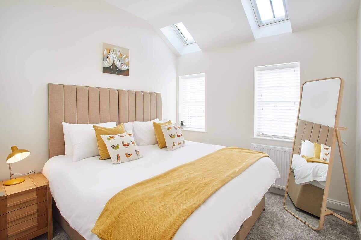 5 bedrooms, desk, iron/ironing board, free WiFi
